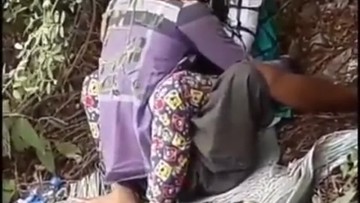 Ngintip Sejoli lagi Mesum di Semak-semak